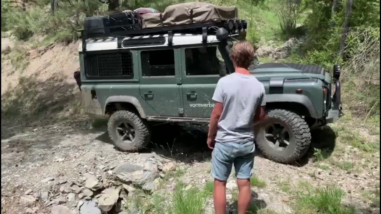 Defender Pyrénées traversée off road 3