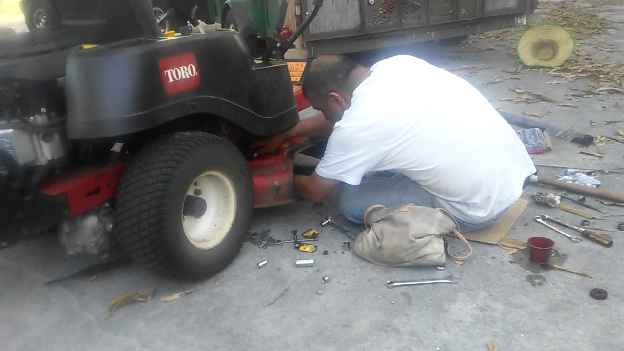 How to replace bearings of lawn mower toro 42 como cambiar baleros de tractor de pasto. Toro 42