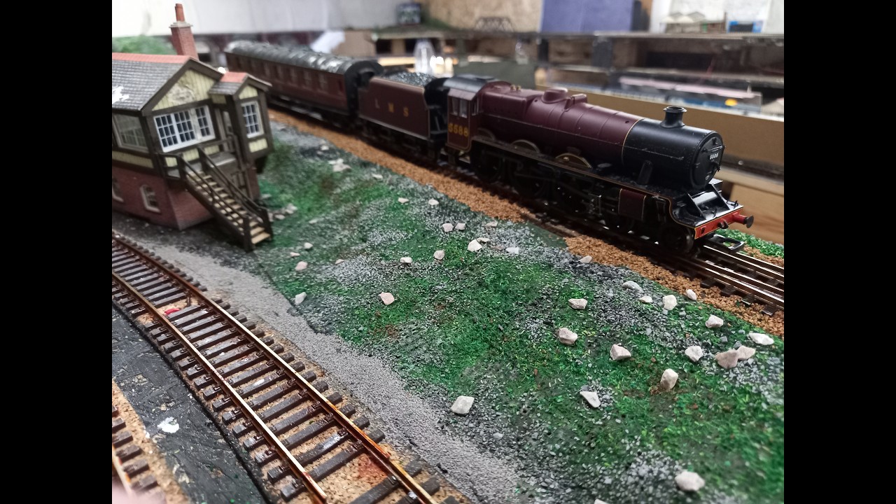 OO gauge running session and construction photos of a multilevel layout with DCC diesel and steam