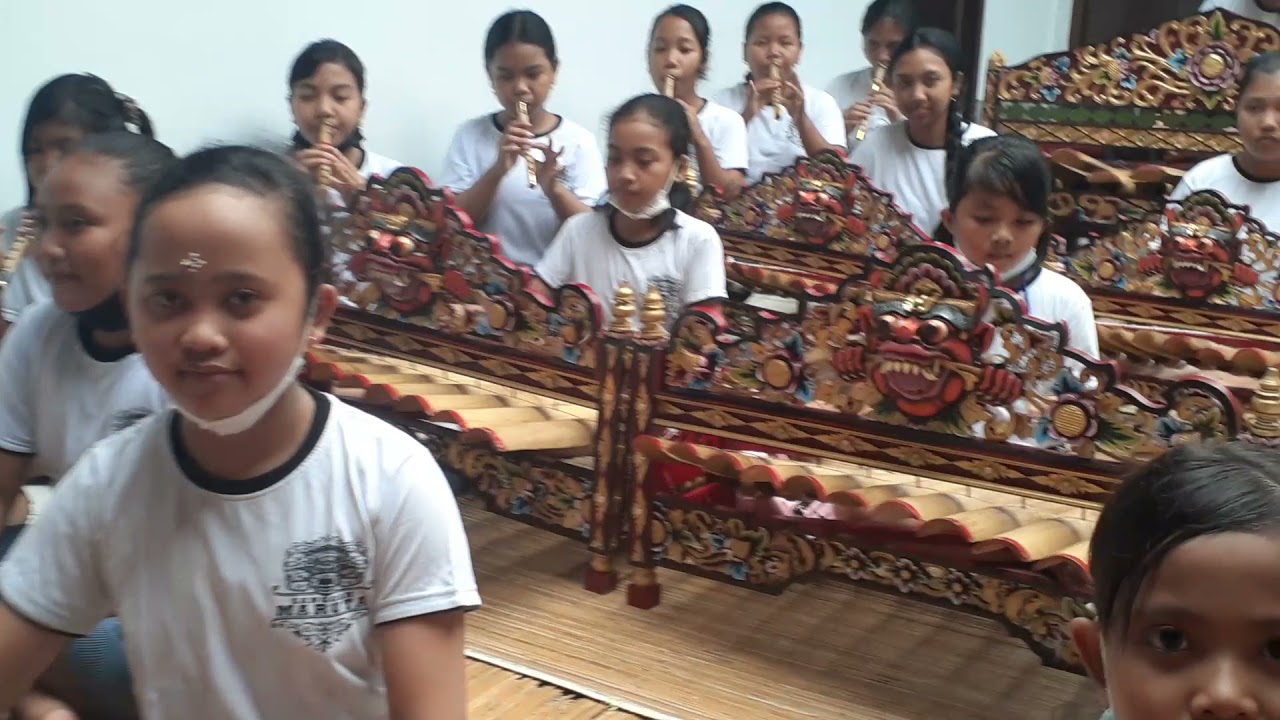 Rindik kecubung sari..anak cewek bermain