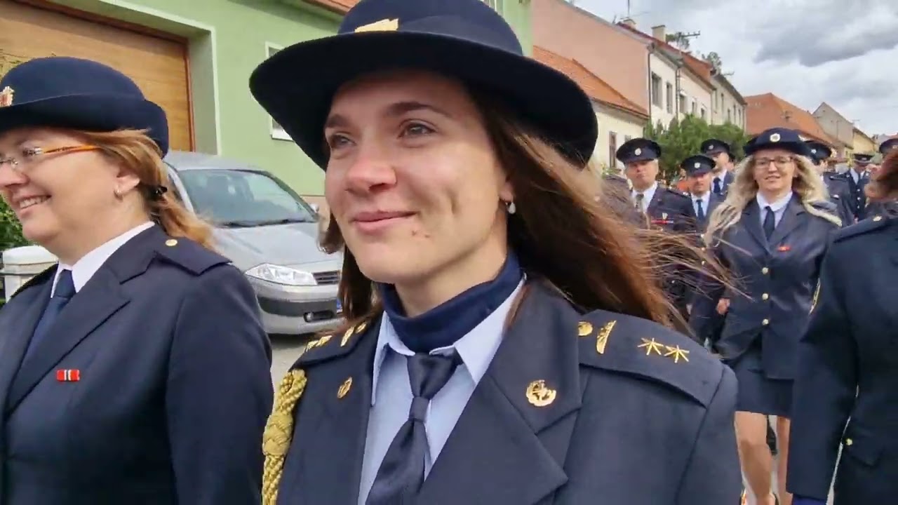 ŽAROŠICE-CÍSAŘSKÉ HODY 2023 (průvod krojovaných a civilistů po kostele k májce)