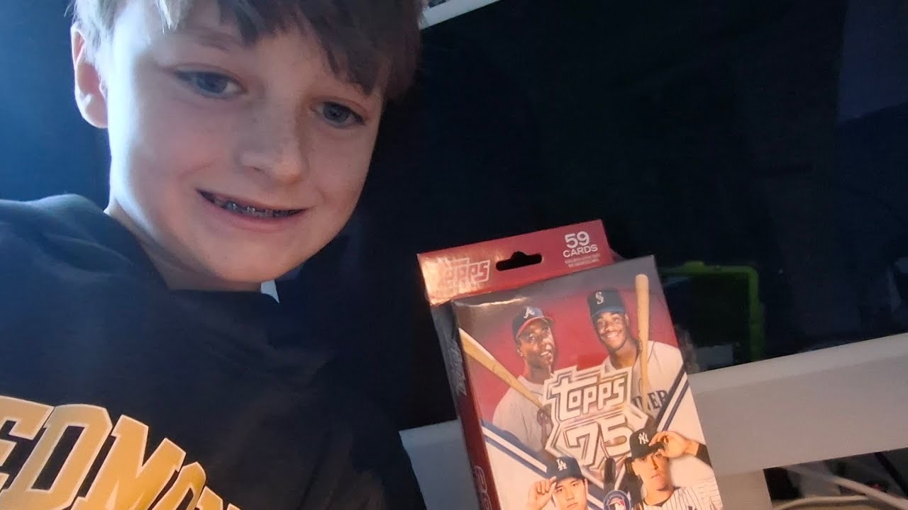 I OPENED A BOX OF BASEBALL  CARDS!!!!!!!!!