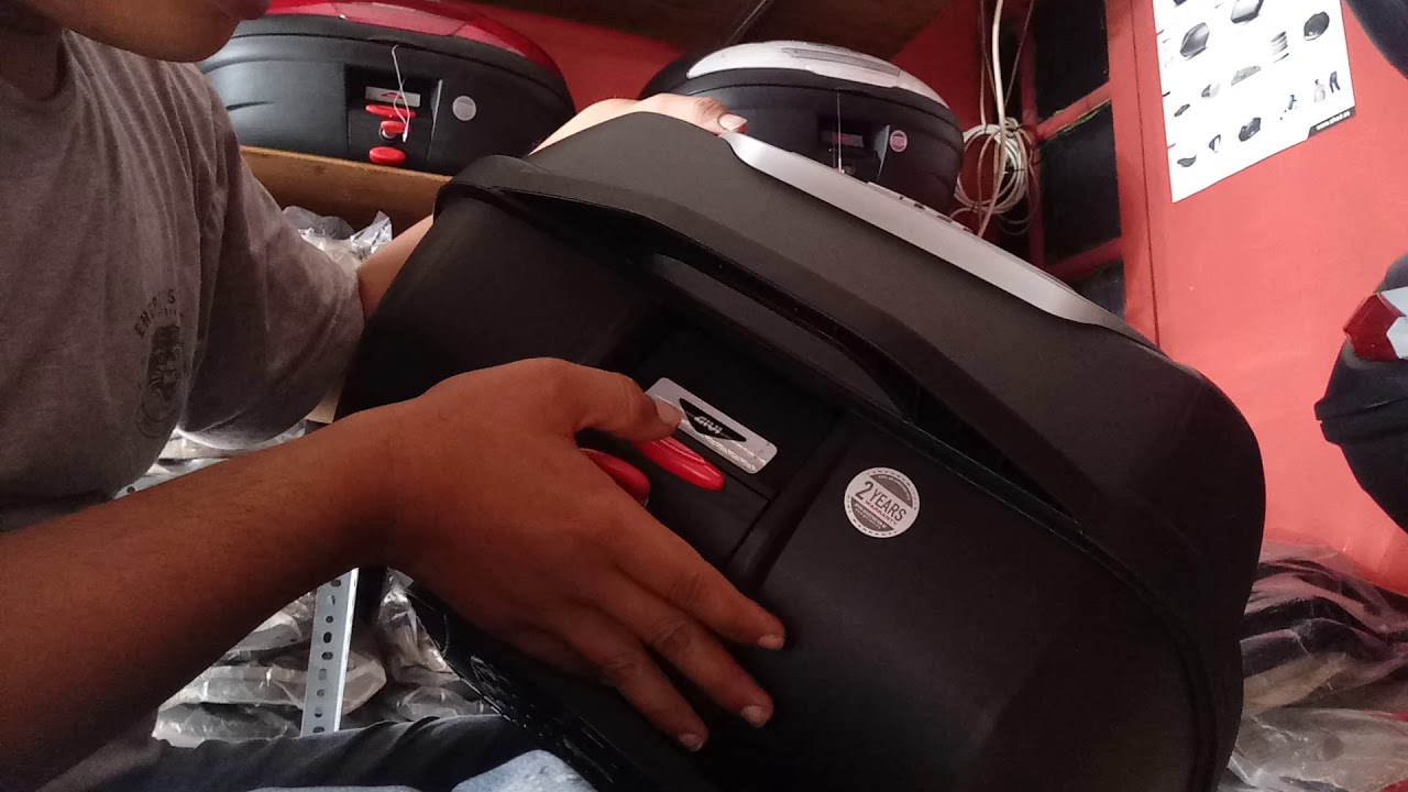 Cara membuka dan menutup box givi E43 NTL.