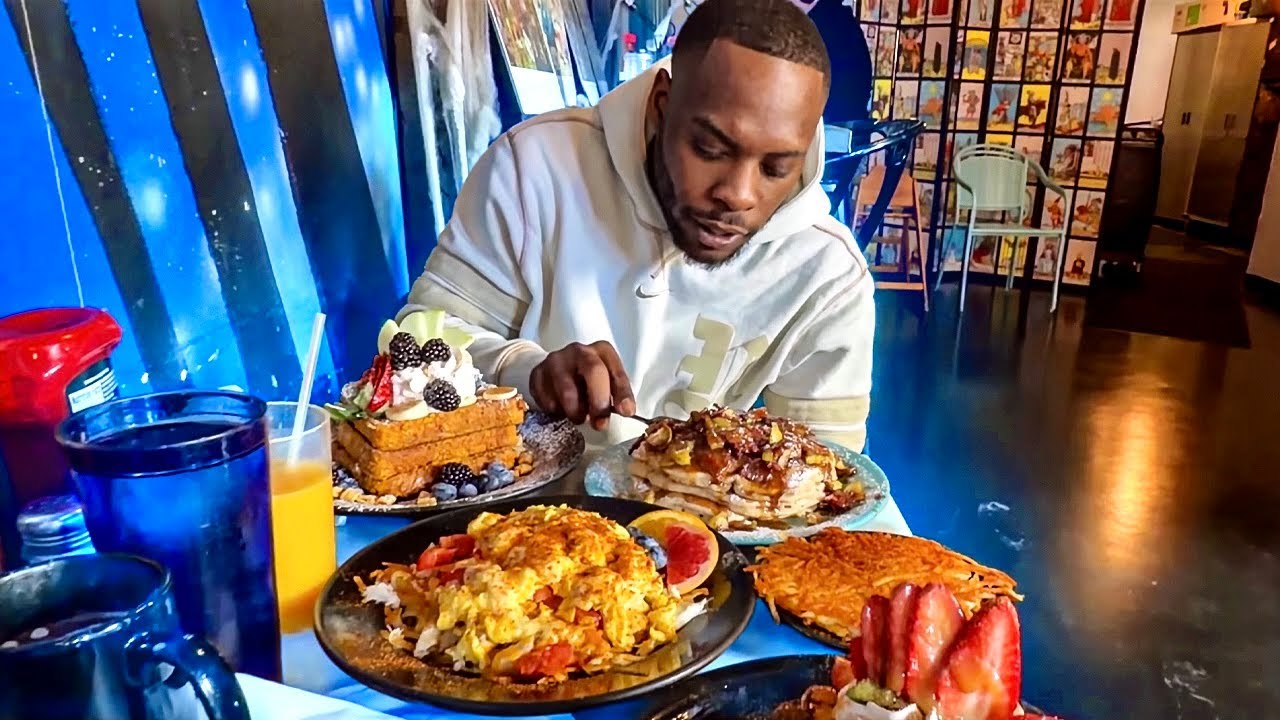I tried their viral French toast at blue moon cafe 