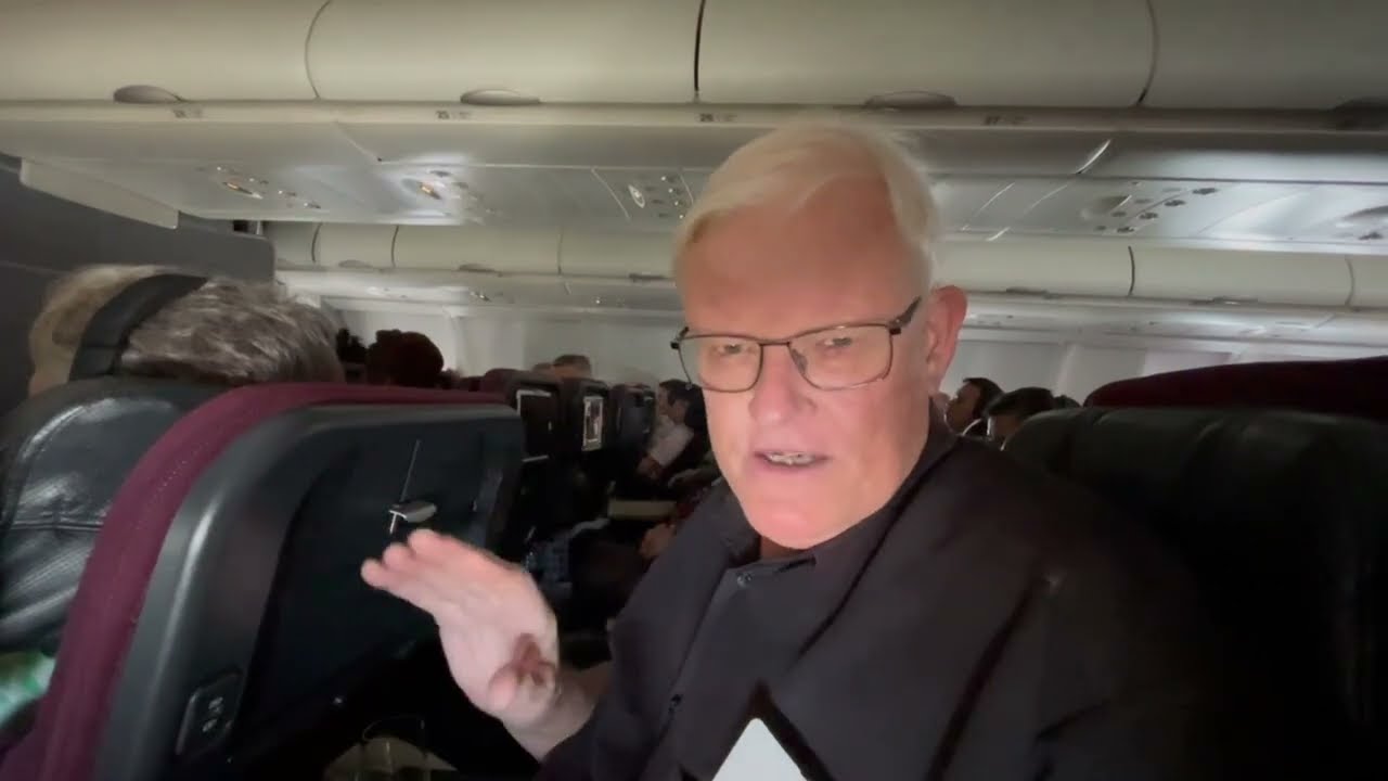 Qantas Economy Class Flight Review