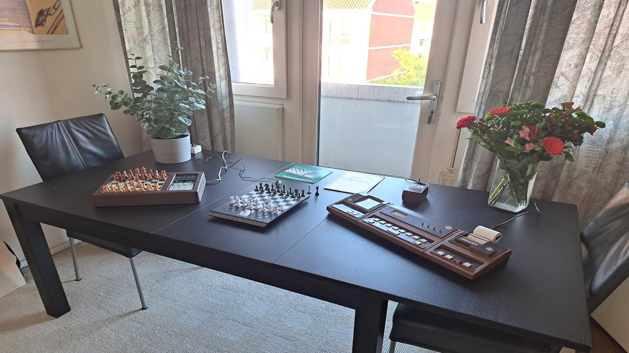 Chess Champion Super System III vs Schachcomputer SC 2