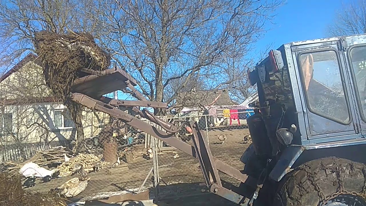Погрузка гною, саморобним погрущиком.