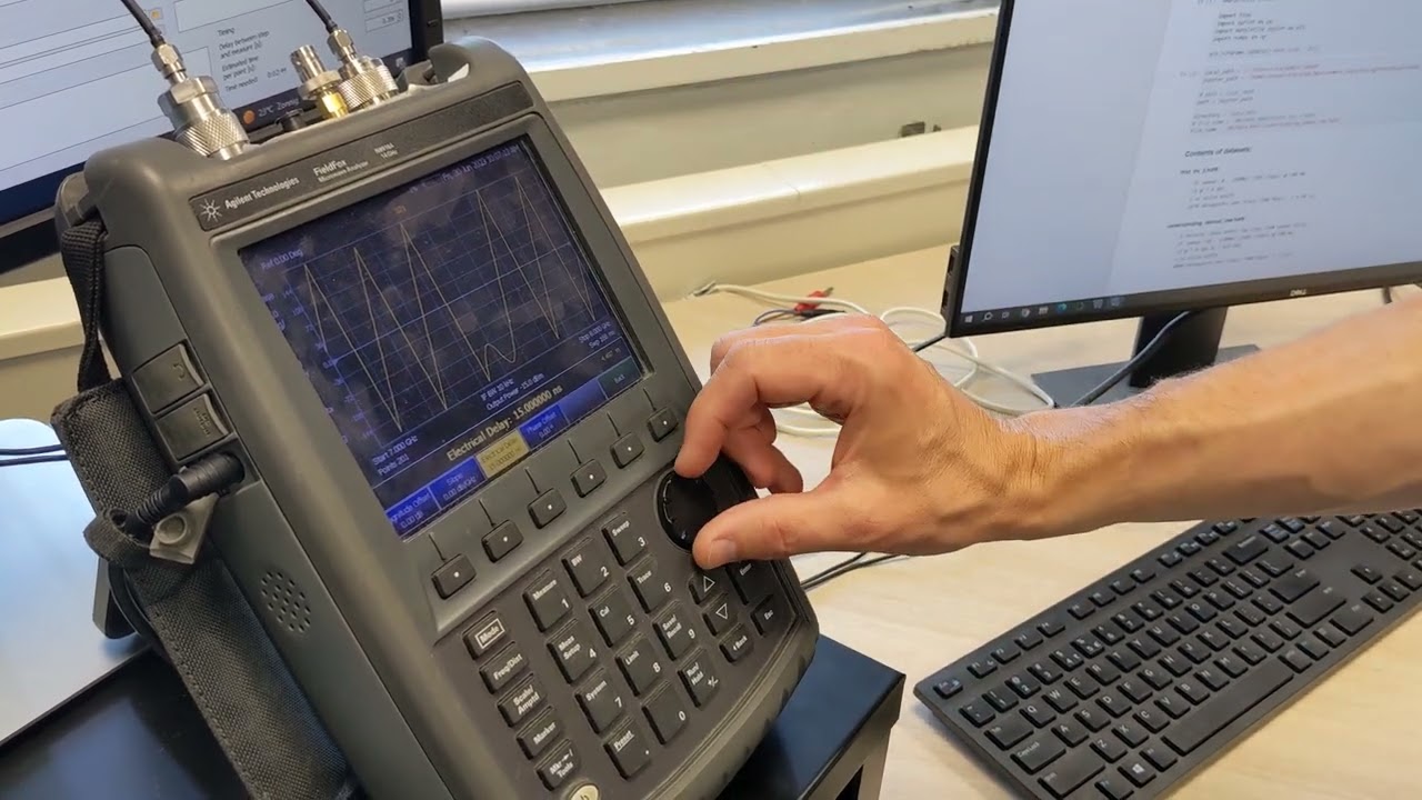 Resonator measurments with a VNA: Electrical length corrections and amplitude and phase quadratures