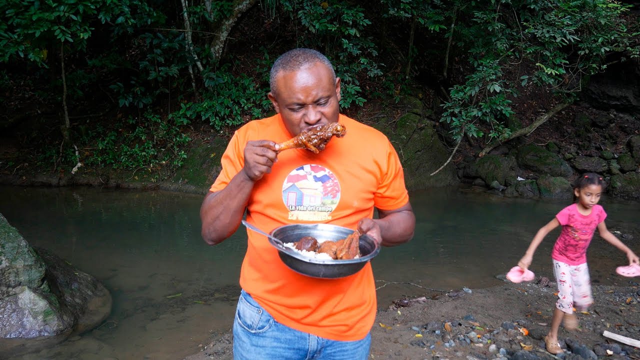 Comiendo Pavo Guisado en el Rio, El Rey del Salciao