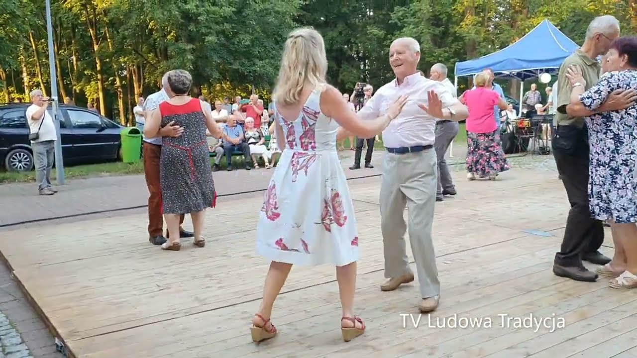 Potańcówka w Przysusze a na dechach wspaniali tancerze od których ciężko wzroku oderwać