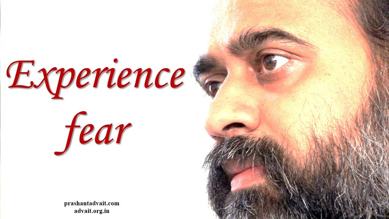 Why does one experience fear? || Acharya Prashant (2016)
