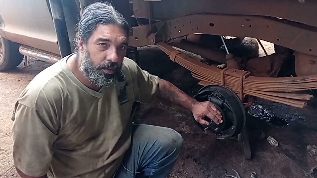 Como sacar semi eixo e trocar o retentor e o rolamento da D10, D20, C10, C20, etc.