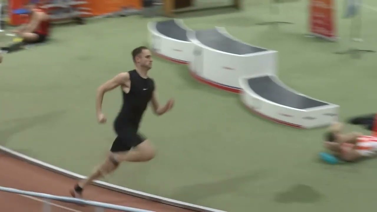 2026.02.15. Fedettpályás MASZ verseny, férfi 400m 9. futam