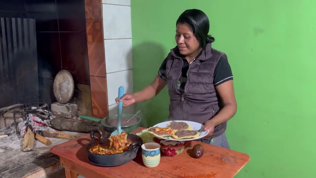 ✅️😀😋A mi estilo preparo estas ricas tostadas de tinga de pollo 🍗 😋