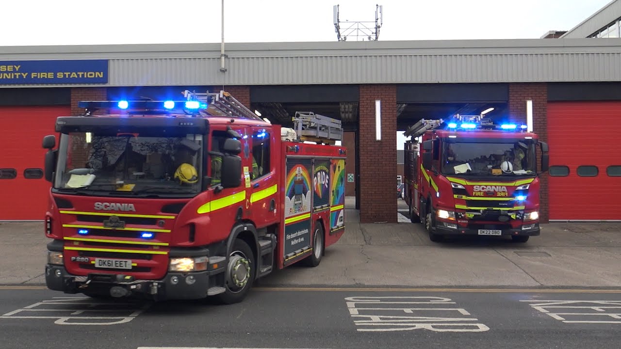 Wallasey Two Pump Turnout on DOUBLE TWO TONES! | Merseyside Fire & Rescue Service