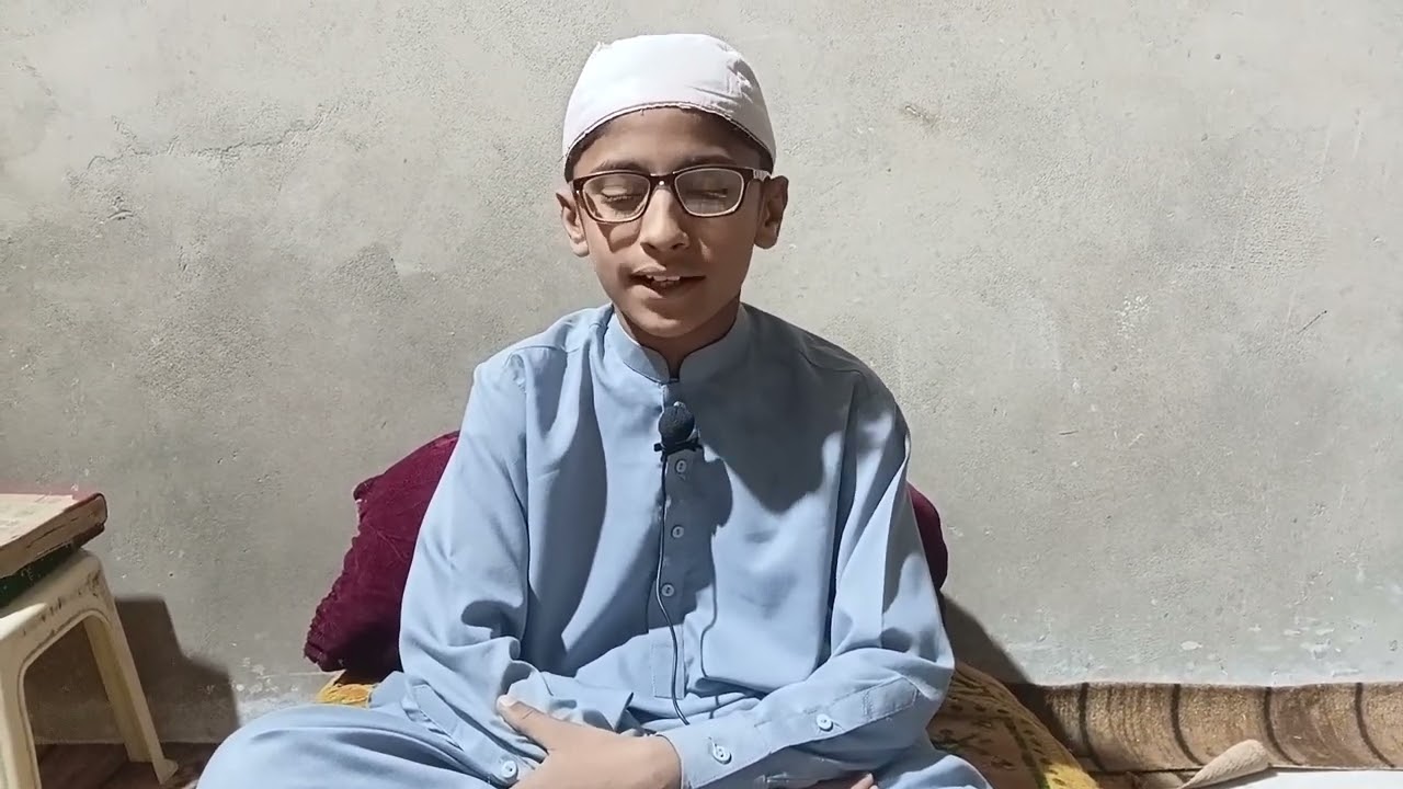 تلاوت قرآن مجید کرتے ہوئے بائے حافظ محمد طاہر قادری رضوی 