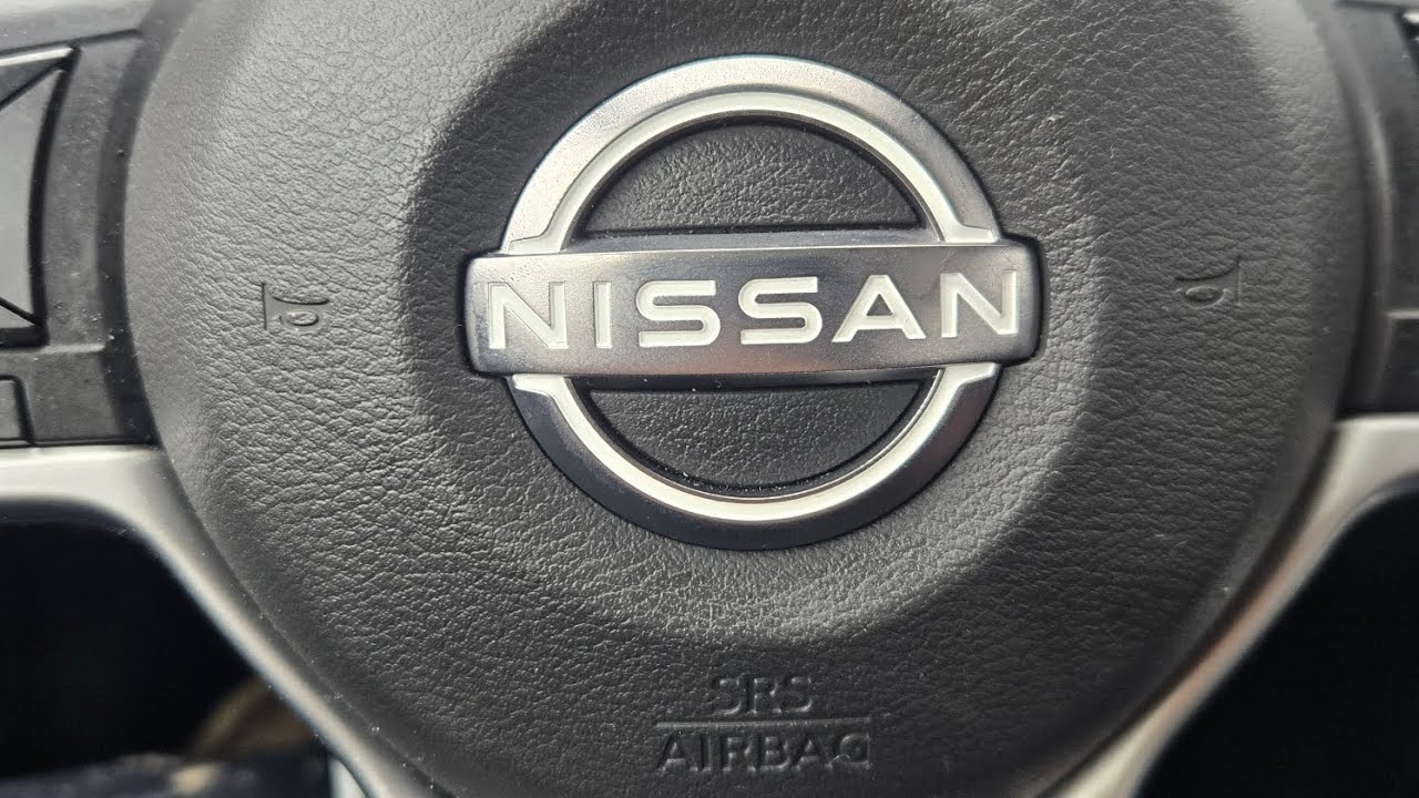 Демонтаж подушки безопасности на рулевом колесе Nissan Altima 2024 года