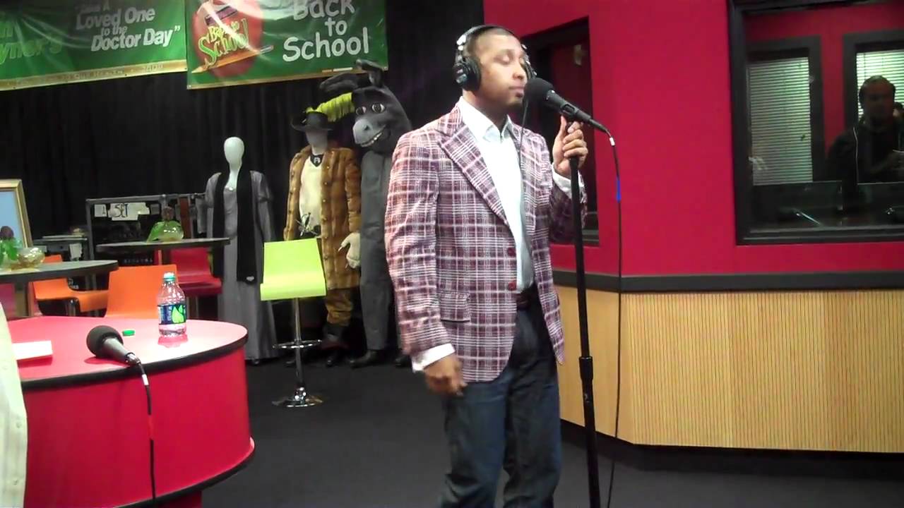 Noel Gourdin performs  BEAUTIFUL and BY THE RIVER live from the Red Velvet Cake studio.