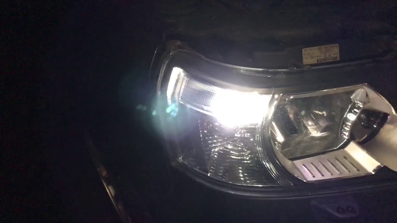 Fitting LED sidelight bulbs on Freelander 2/LR2