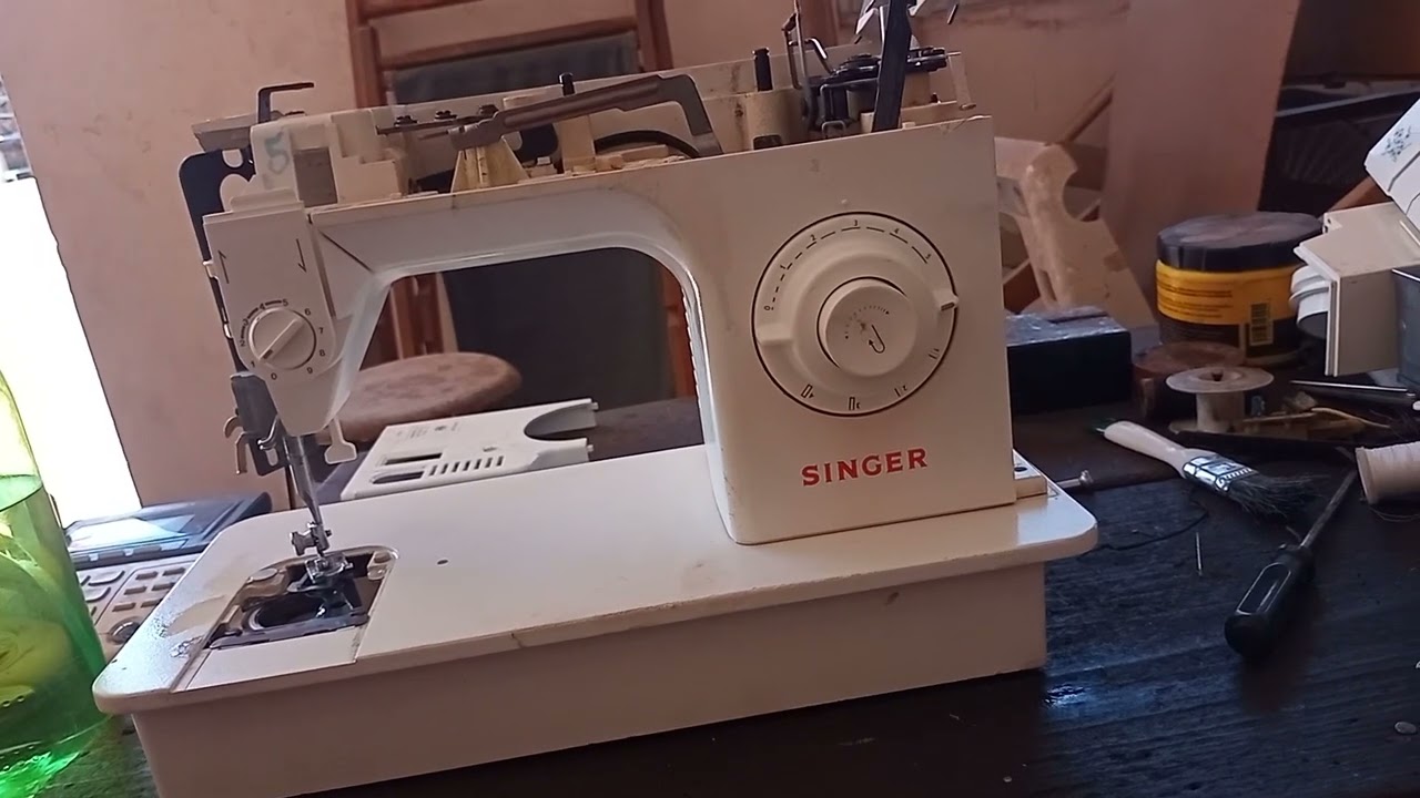 Máquina Singer facilita 2868 C. Engrane vertical roto. Desarmado total. Eje chueco. Parte 1.