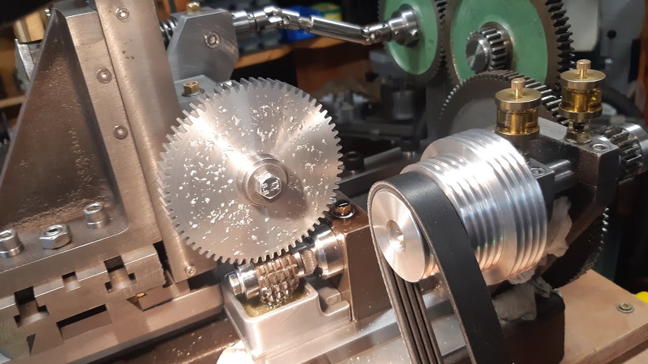CES Gear Hobbing Machine Cutting 65T Spur Gear