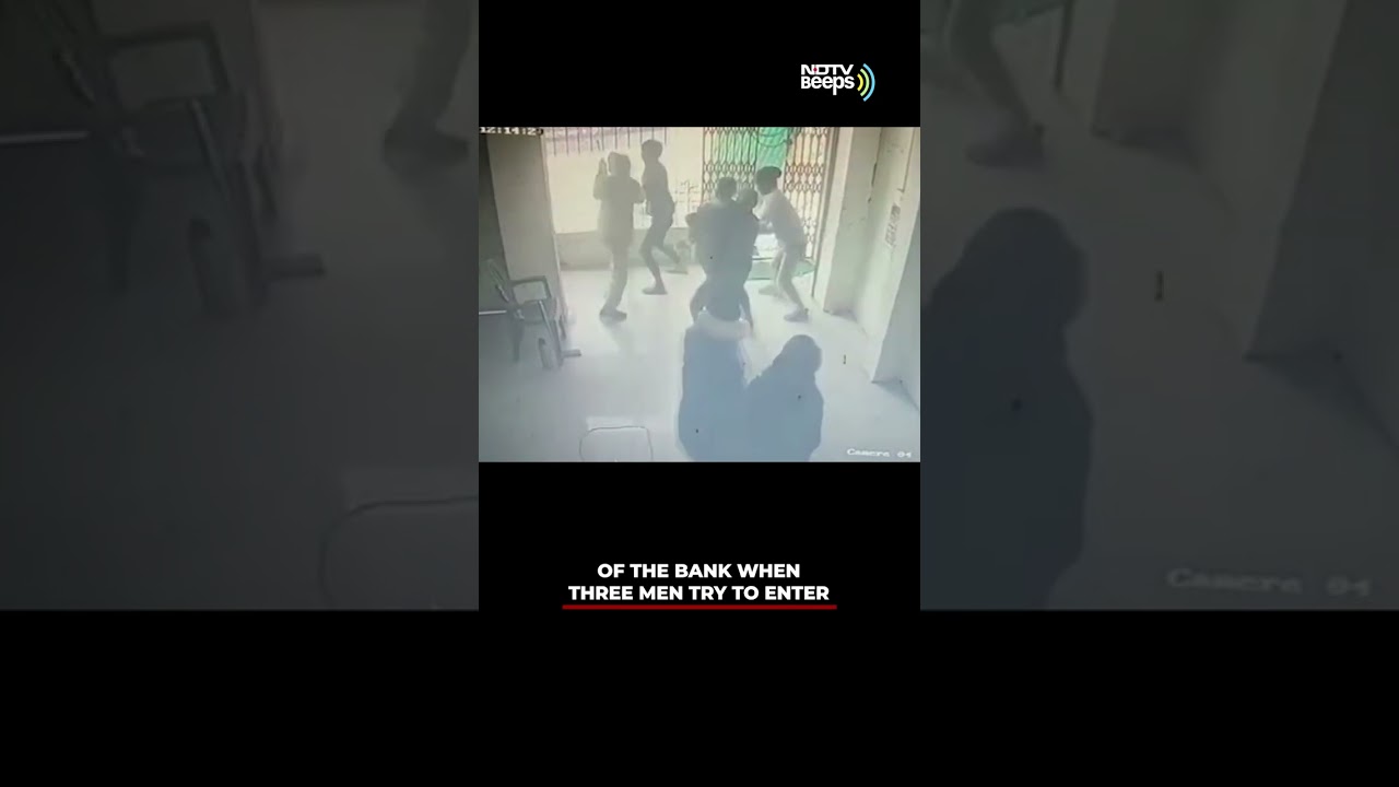 Watch: Two Women Cops Fight Off Armed Bank Robbers In Bihar