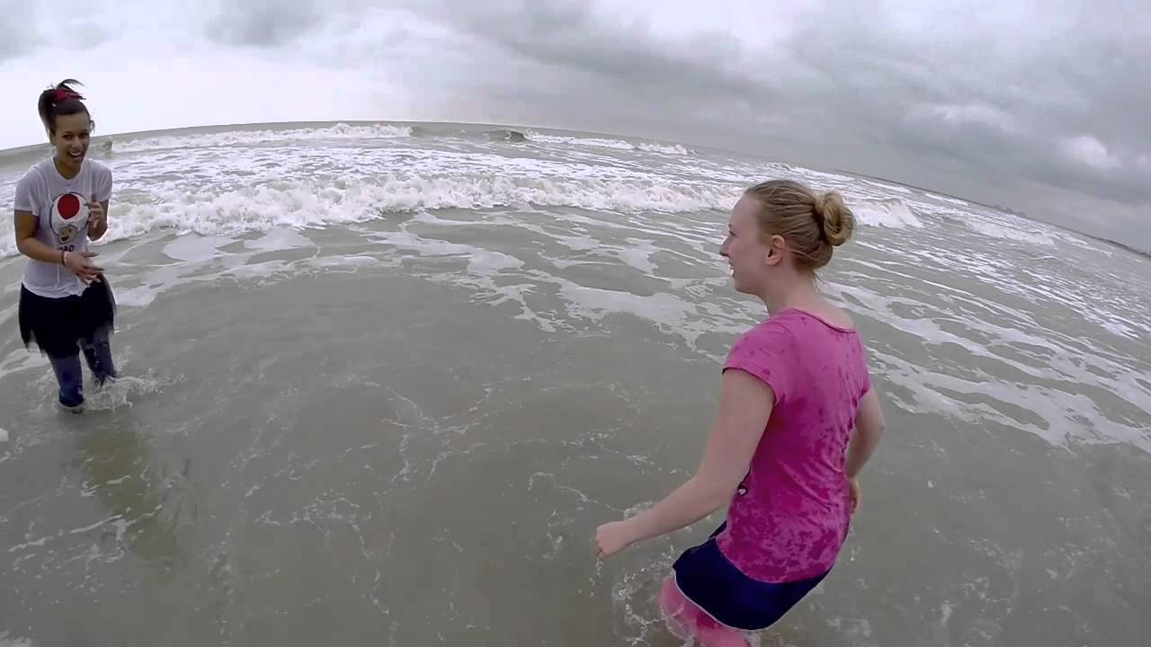 Défi !! Se jeter dans l'eau gelée !!