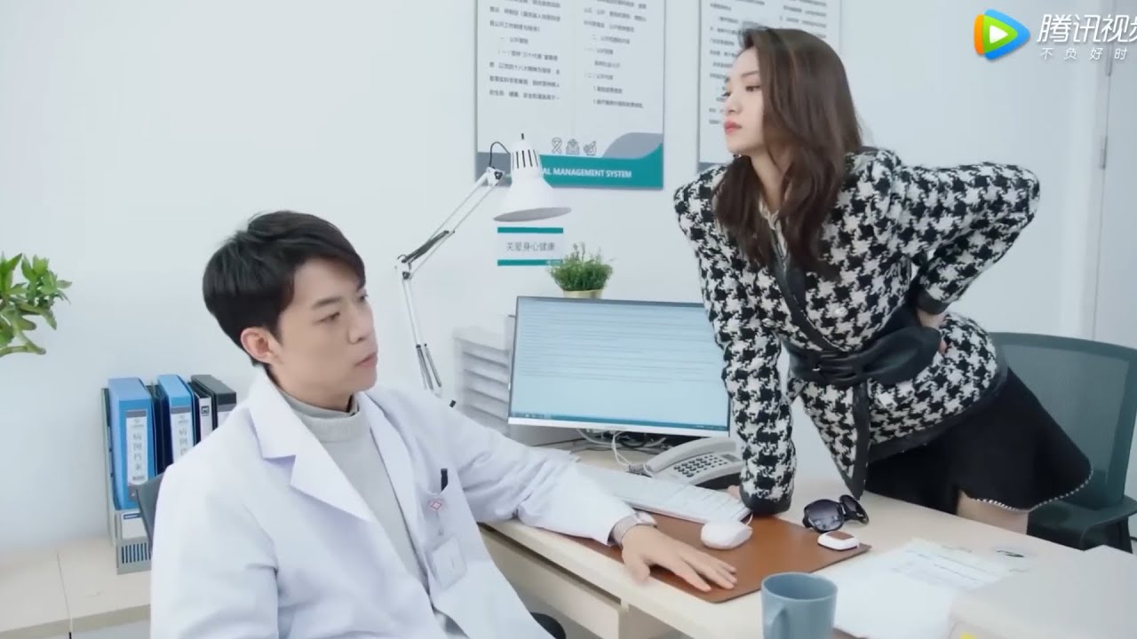 小三在穿著清涼在辦公室勾引丈夫，見丈夫無動於衷，竟又使出這招。#遇見璀璨的你#Hello,My shining love#陳喬恩#金瀚#電視劇#愛情