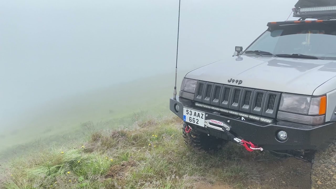 YAĞMUR VE DUMAN İÇİNDE KAMP