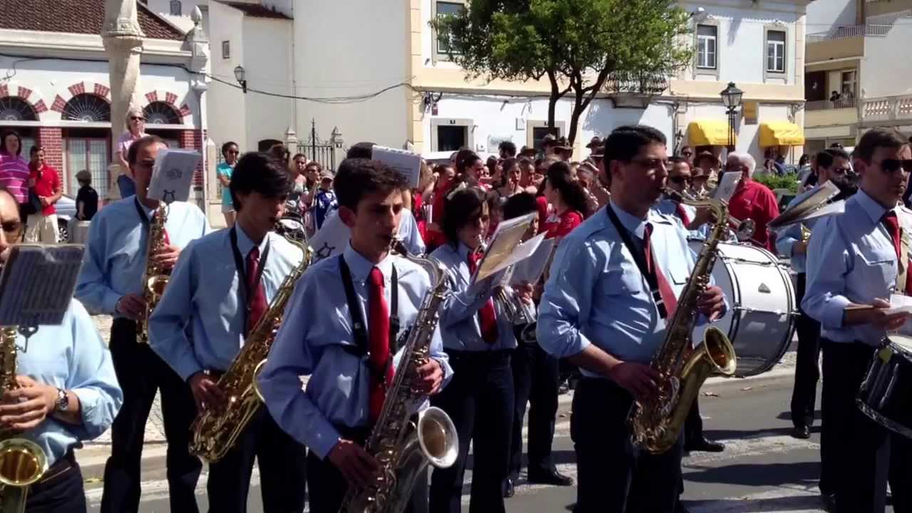 Banda da SFB toca Grandola Vila Morena nas comemorações do 25 de Abril com o Maestro Joao Dias