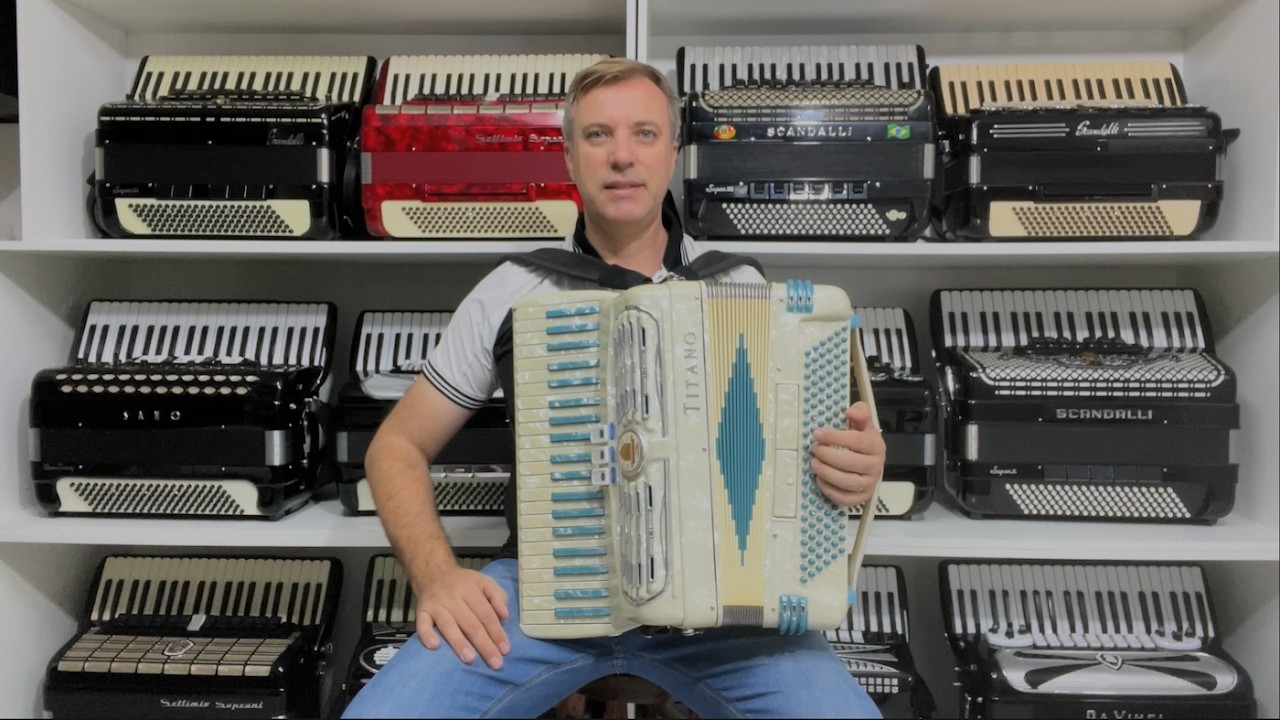 Acordeon Titano - Segunda de voz - 3/2 Registros - 8.3 kg - 43 cm