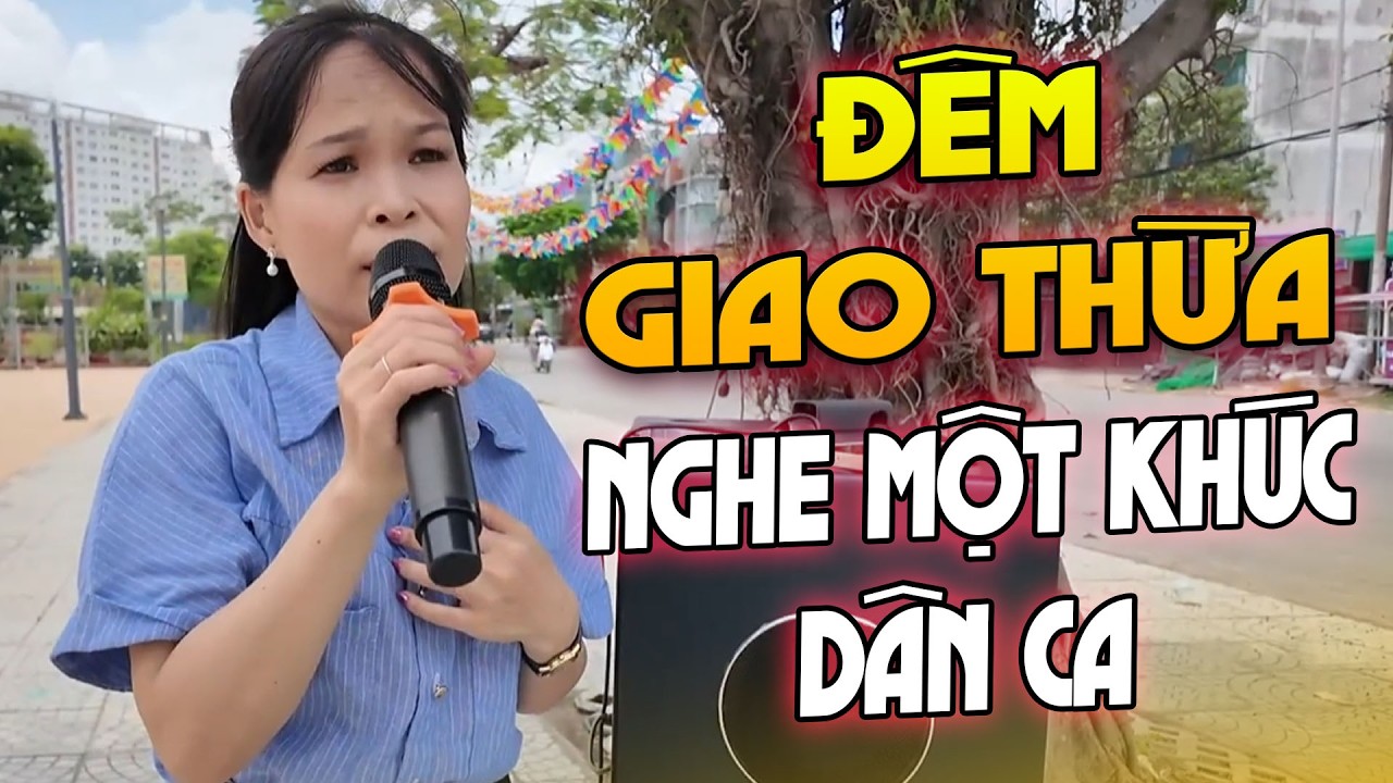 Cô gái bán thơm hát Đêm Giao Thừa Nghe Một Khúc Dân Ca khiến cả phố nghẹn ngào