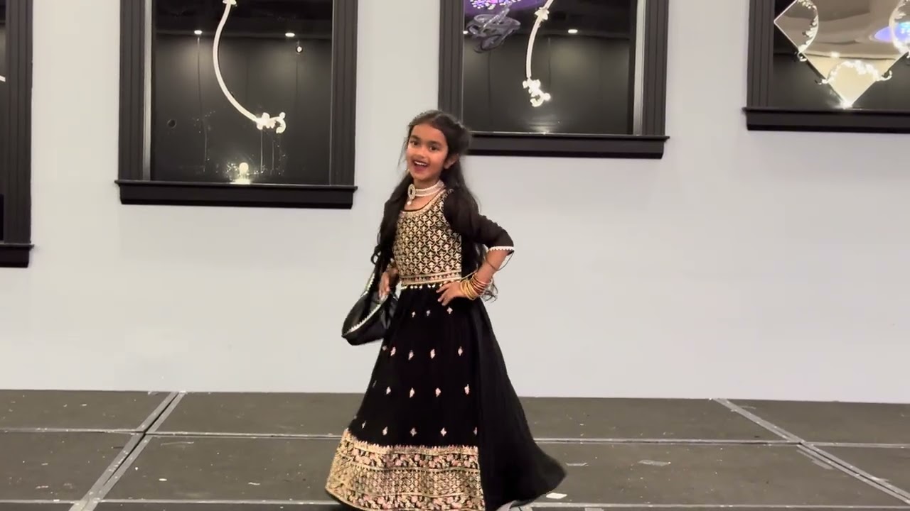 Lehnga Mehnga Dance
