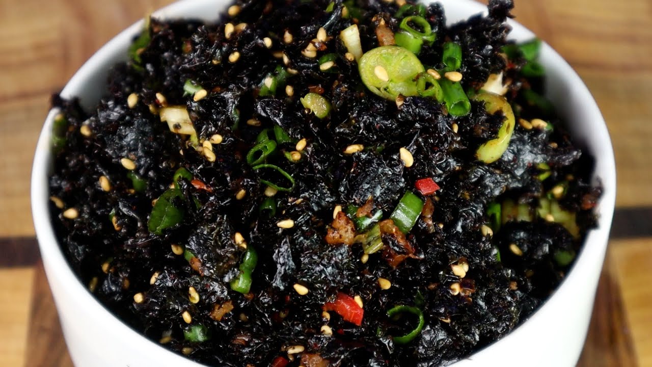 두가지 간장을 섞어요. 함바집 반찬 김무침 이렇게 만들어 정말 맛있어요~