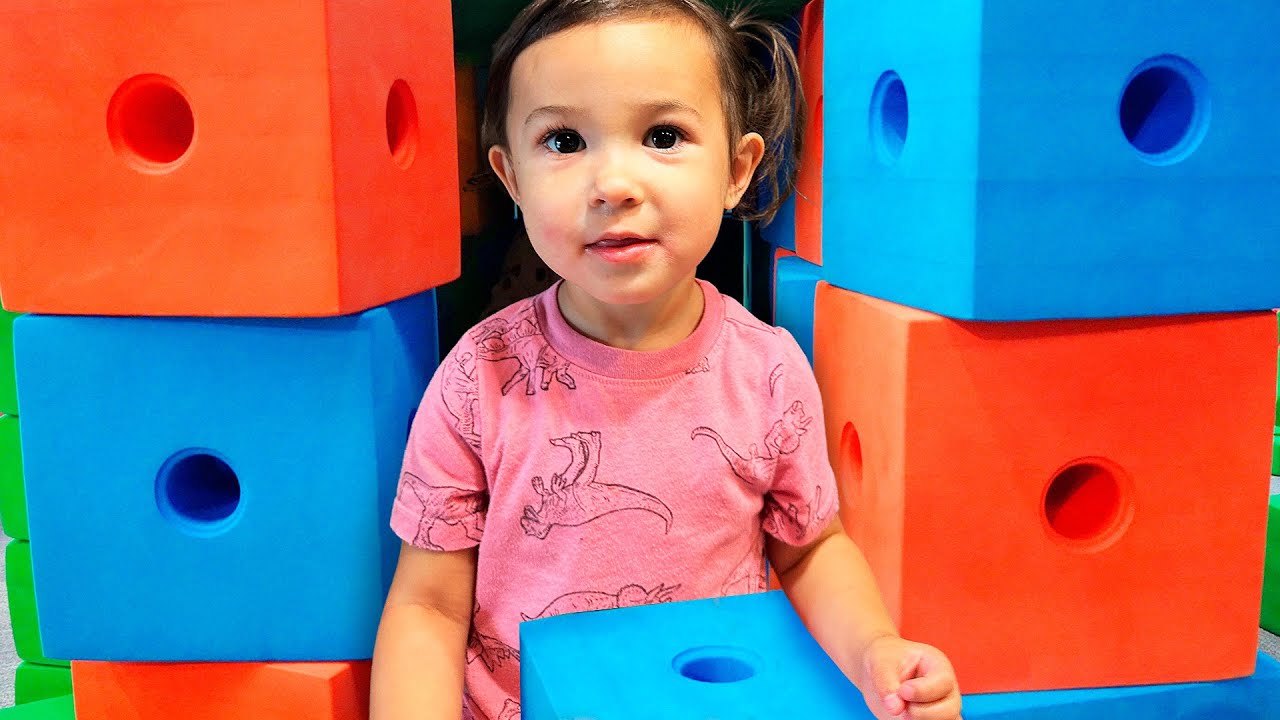 Indoor Park At SCIENCE Museum! Floor Is Lava, CAR RACES & MORE!!