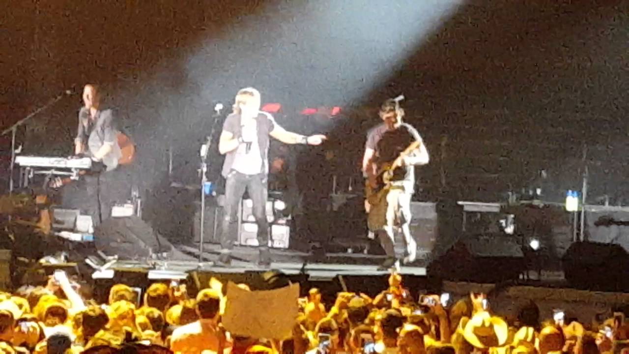 Rob Joyce-Mass kid gets to play with Keith Urban