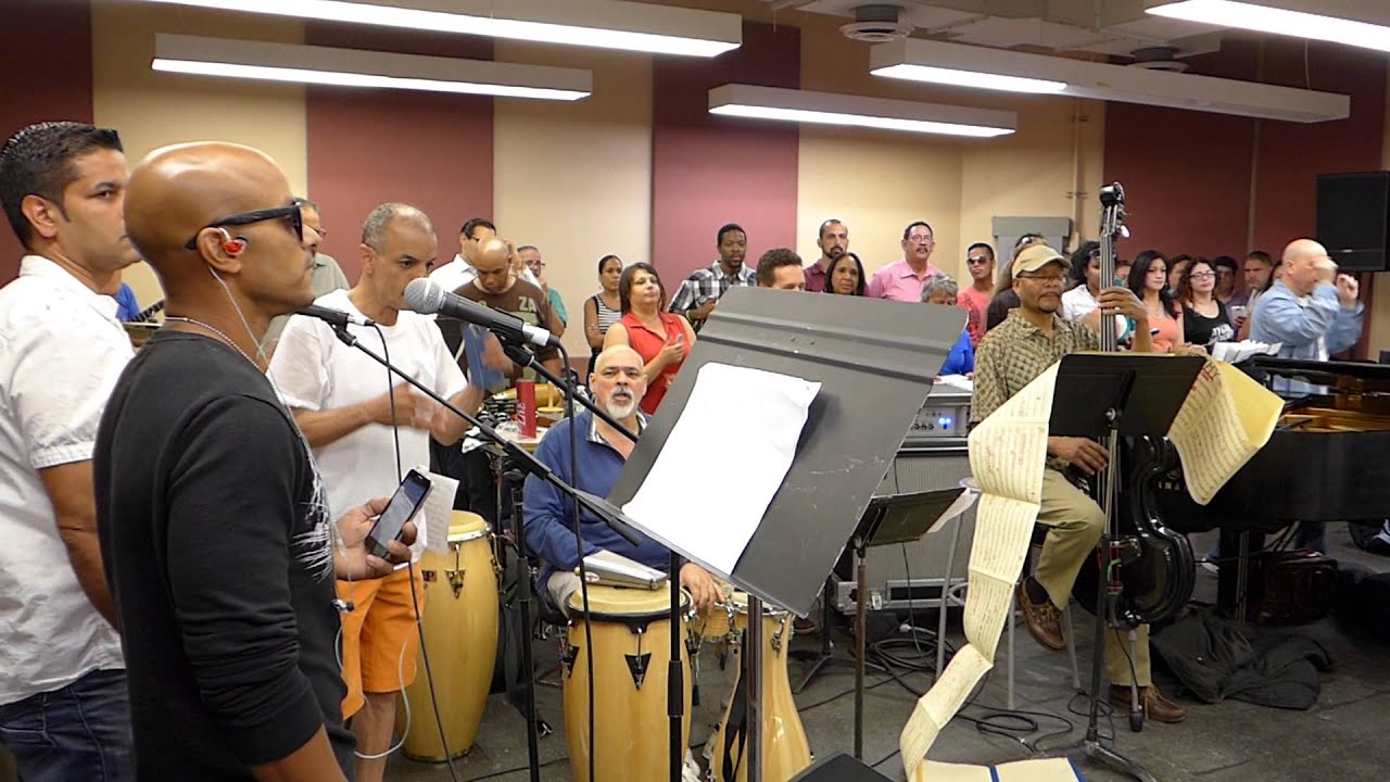 Michael Stuart en el ensayo de la ópera salsera, Hommy