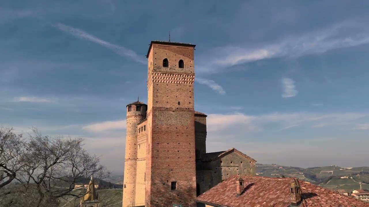 Castello di Serralunga d'Alba (CN) - Marzo 2025 - DJI Air 3 4K