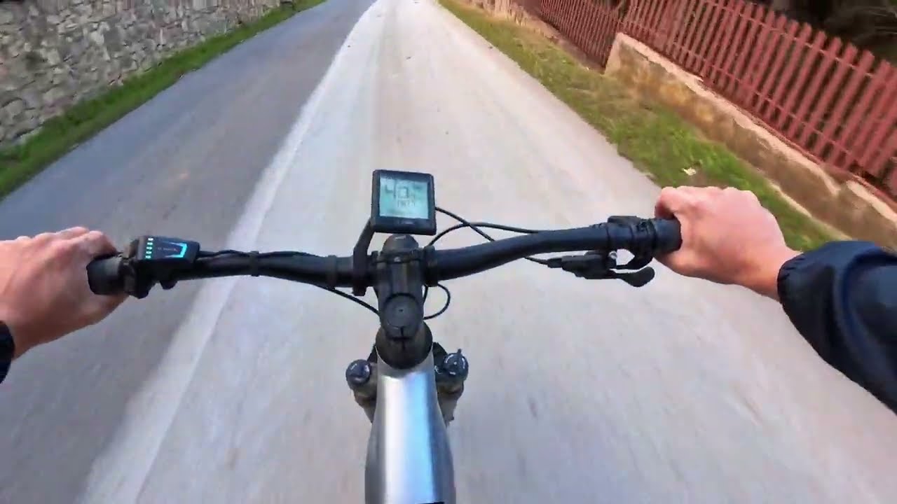 E-bike descent from Lakpotok, Nizepole