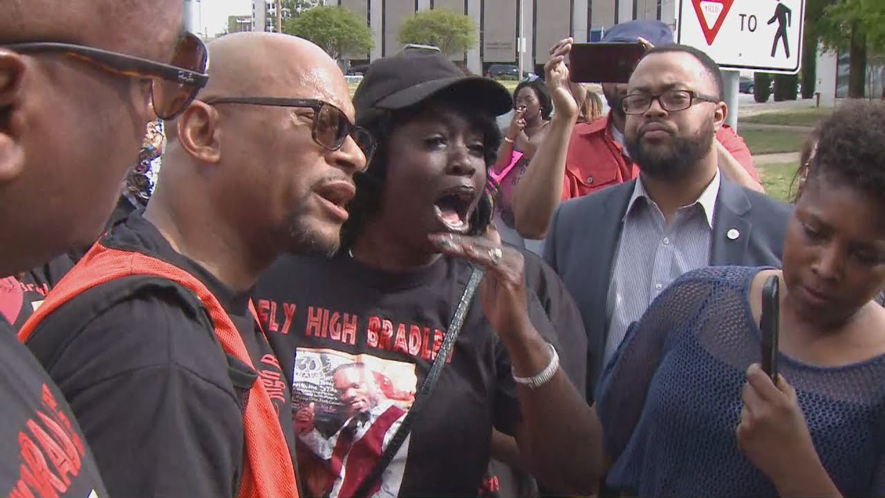 Group protesting Bradley Blackshire's death talks with Little Rock police chief