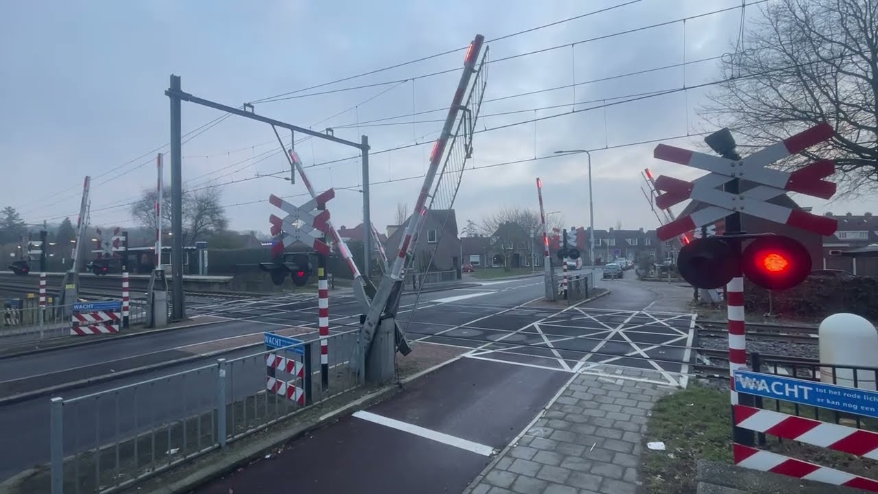 Spoorwegovergang Almelo de Riet // Dutch railroad crossing