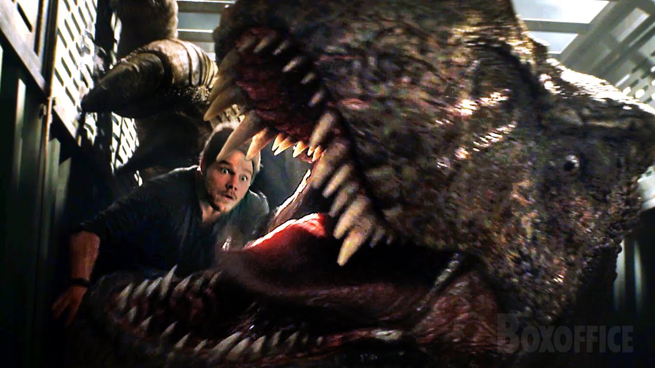 ¡Atrapado en un camión con un T-Rex! | Jurassic World: El reino caído | Clip en Español