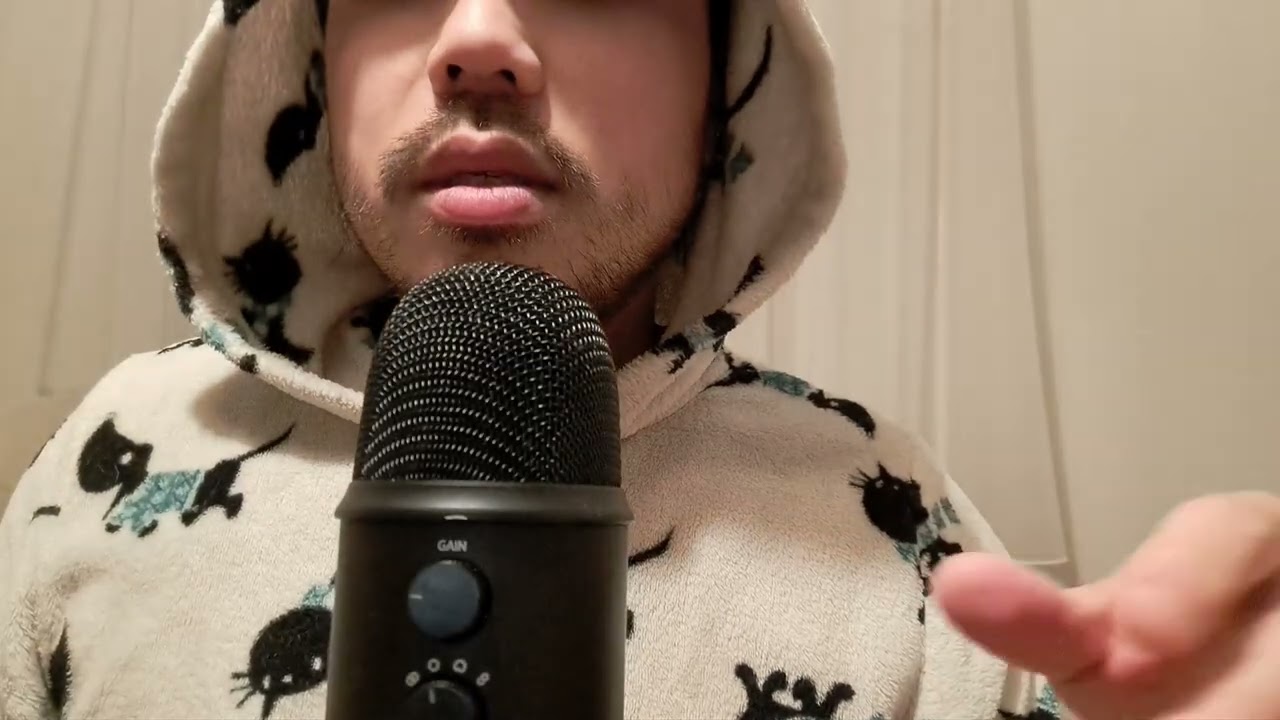 ASMR MOUTH SOUNDS & HAND MOVEMENTS
