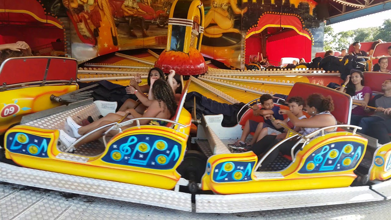 Nicolle e Gustavo no park nicolandia