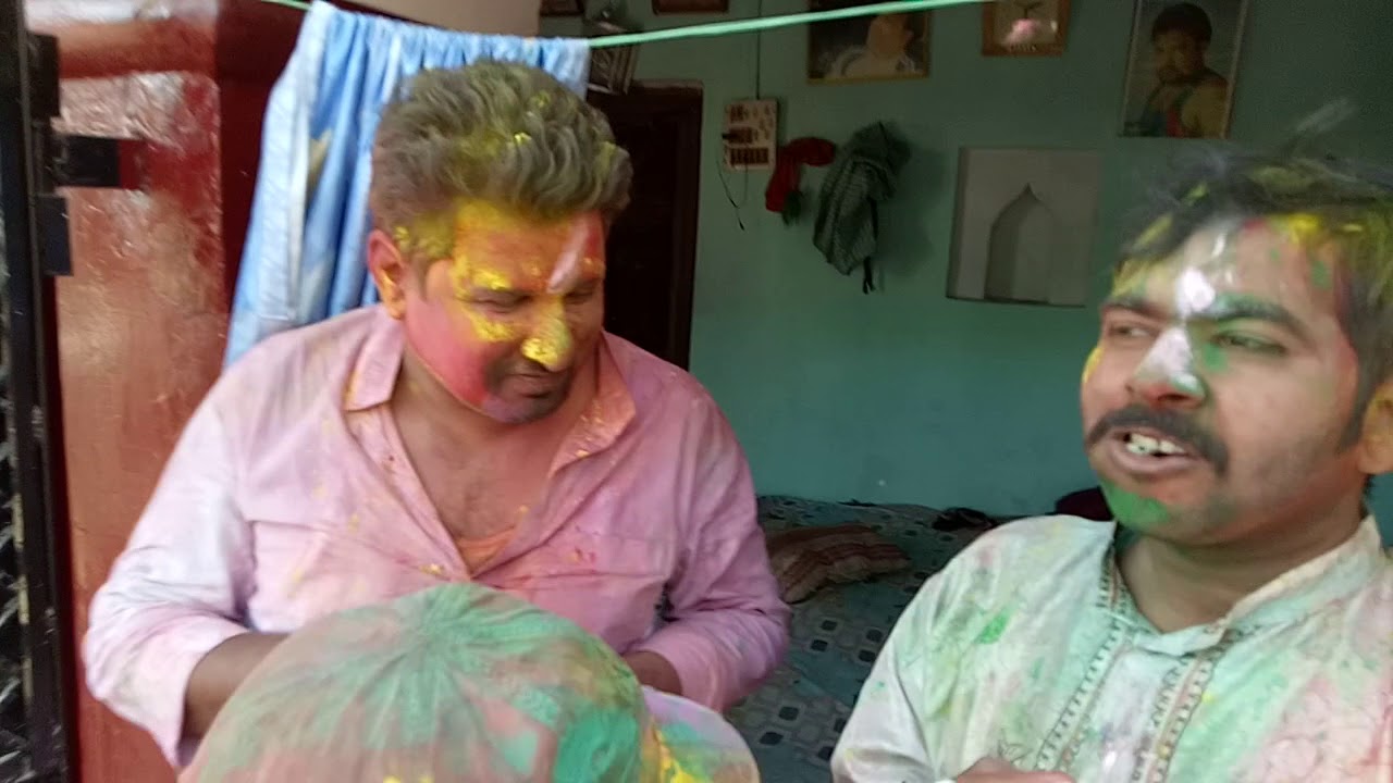 Asali holi ka maza gaon me lete hue C P BHATT.
