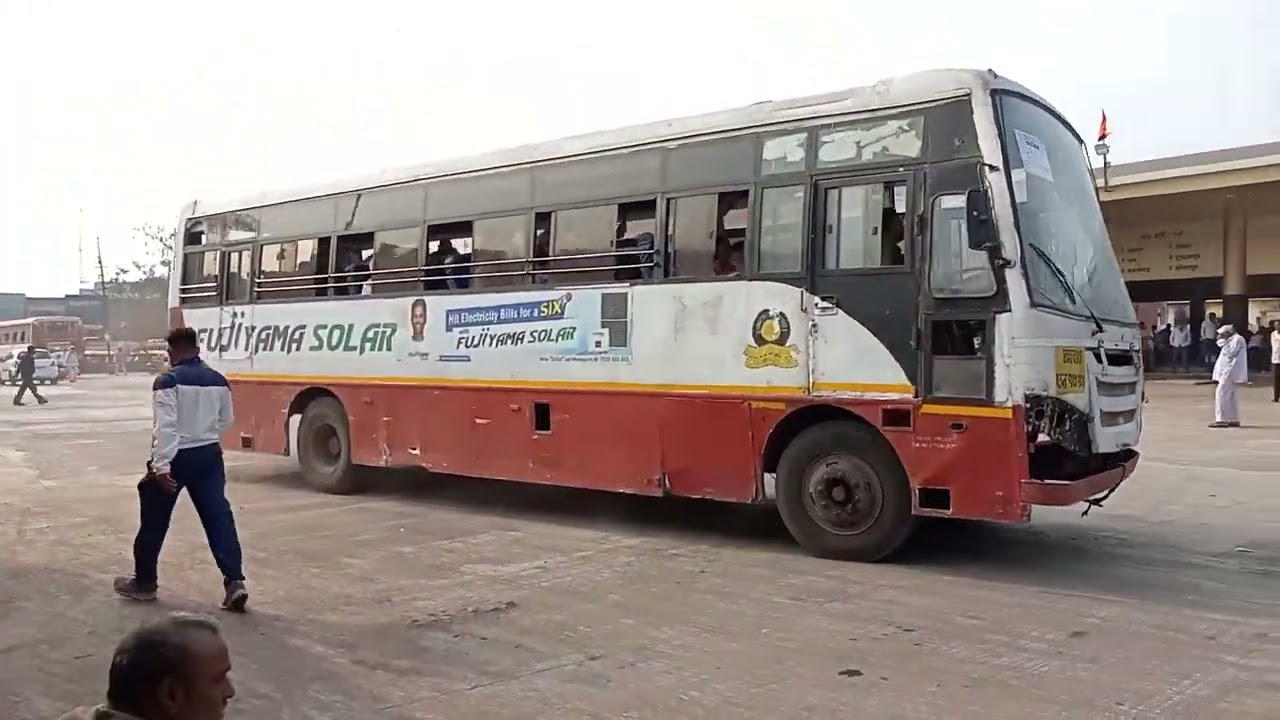 Dharashiv Msrtc Bus Stand #msrtc #bus #travel #vehicles #transport #lalpari #dharashiv #new #old 