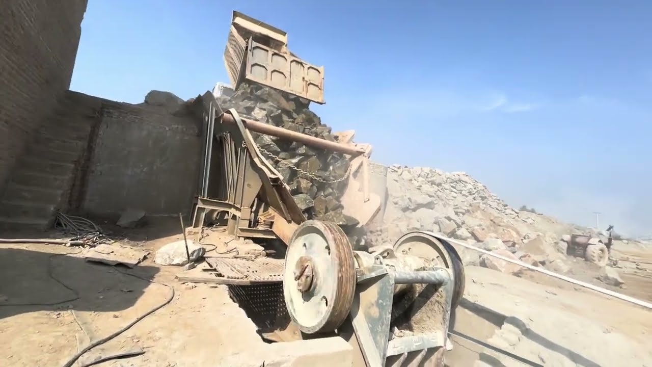 BIG 🪨 Crusher Machine – FULL POWERFUL Crushing Process 💥 
