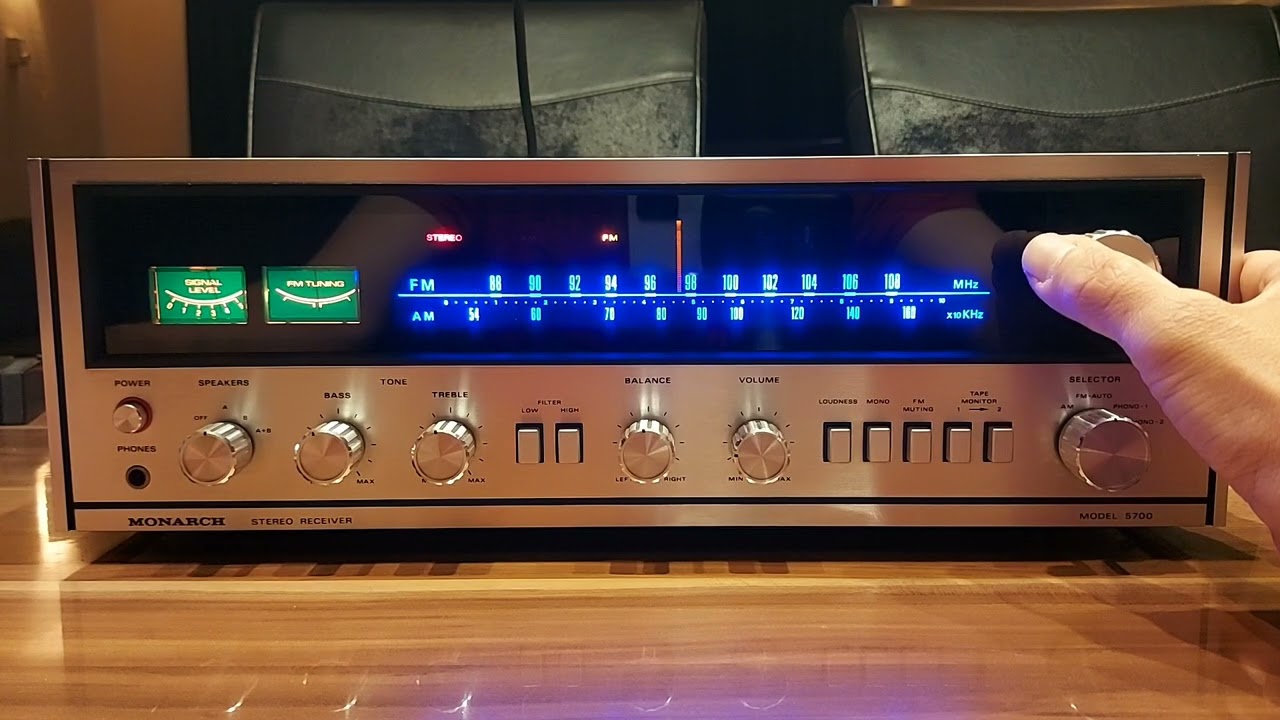 Monarch Model 5700 Fm/Am Stereo Receiver