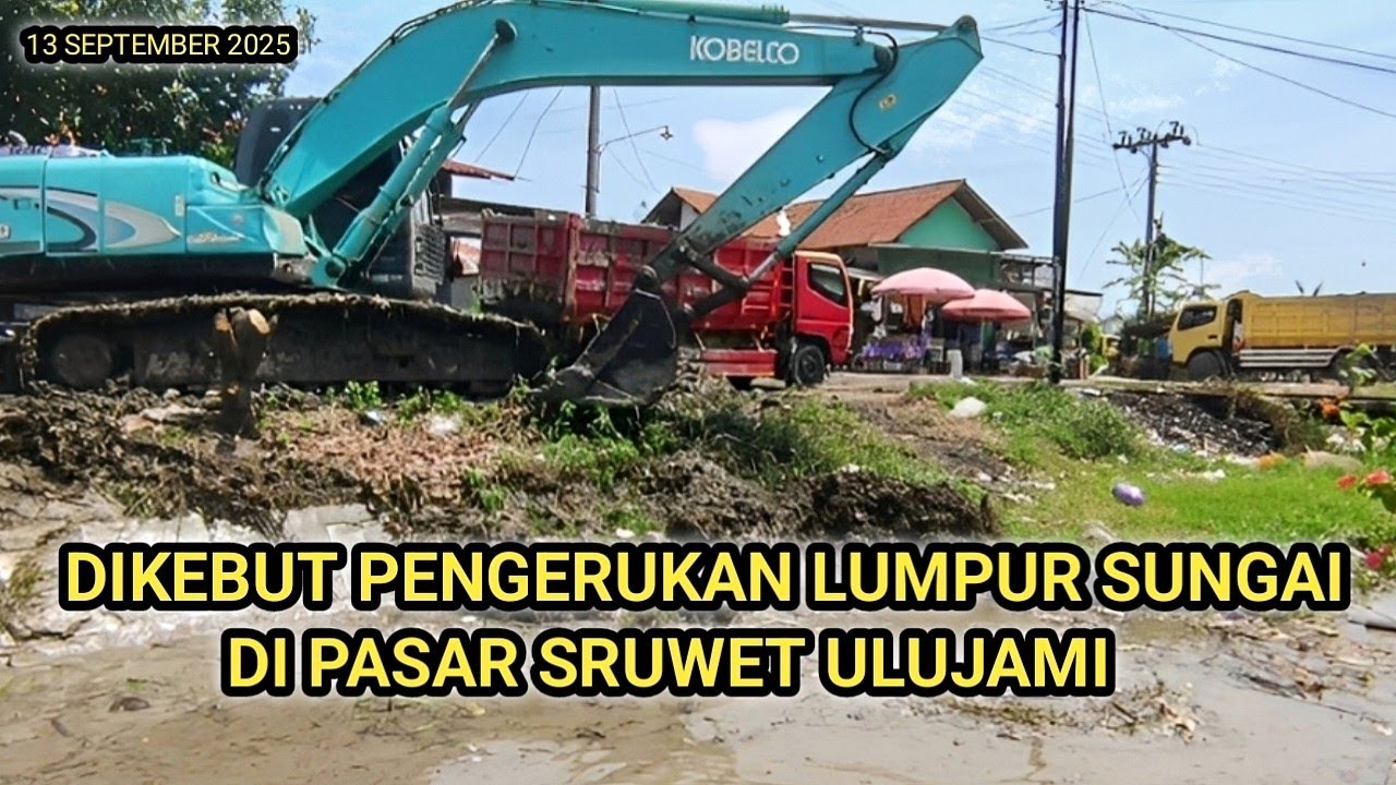 Alat Berat Mengeruk Lumpur Sungai Di Pasar Sruwet Yang Sudah Berubah Menjadi Daratan 