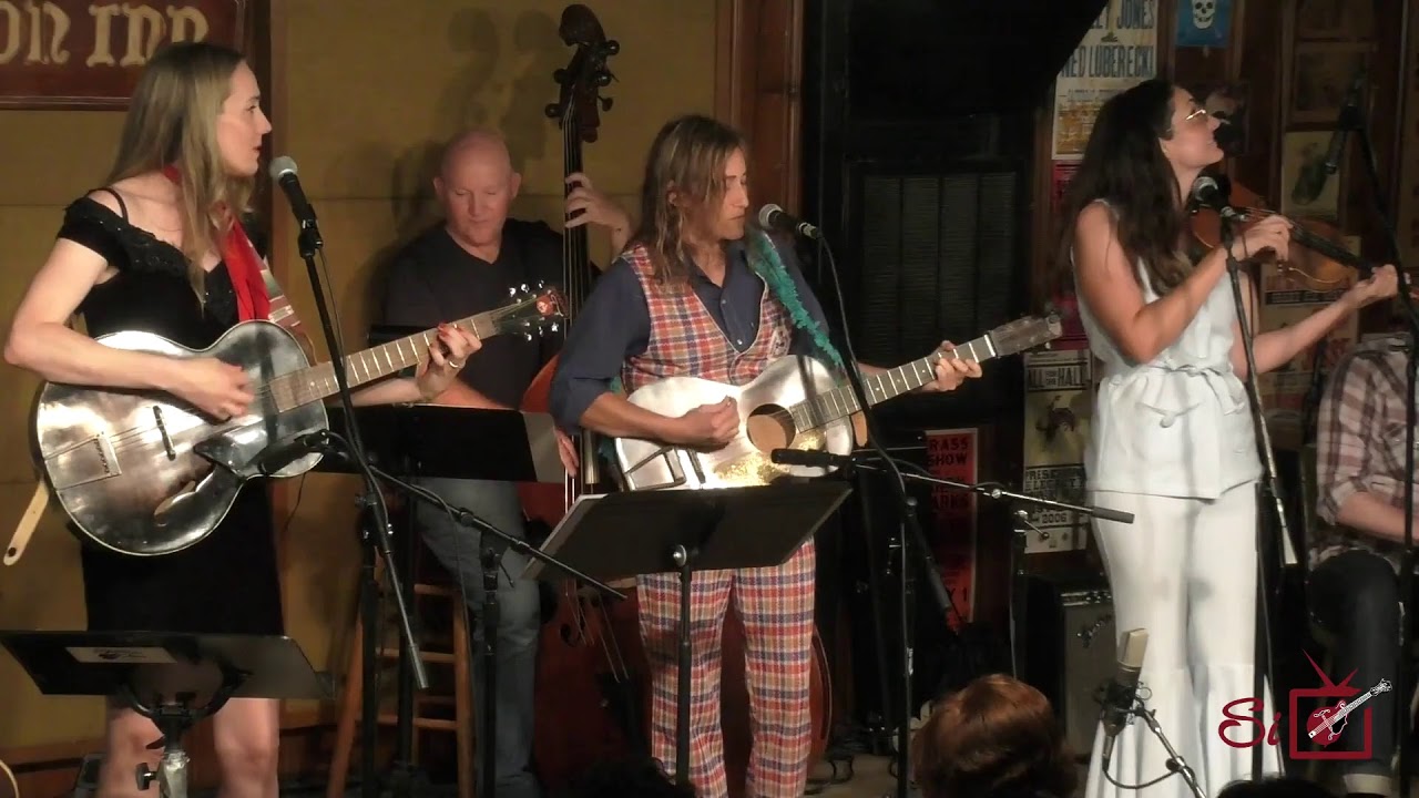 Melissa Carper and the Blue Hankies | June 17, 2021